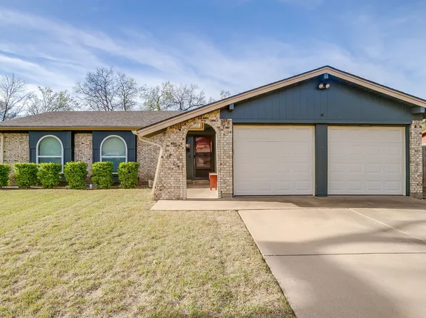 521 Nathan St, Burleson, TX 76028