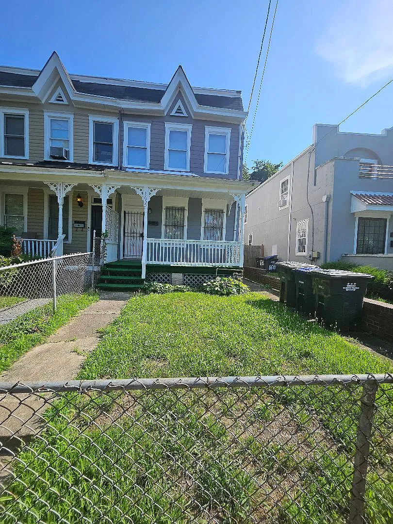 4 bed, 1408 sqft, $4,500 — Photo 1
