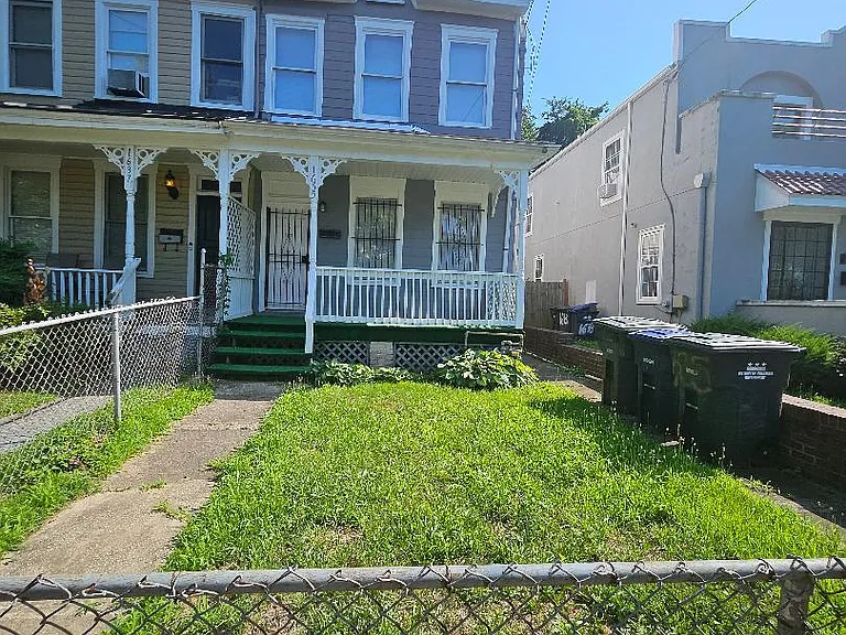 1635 U St SE — Photo 1