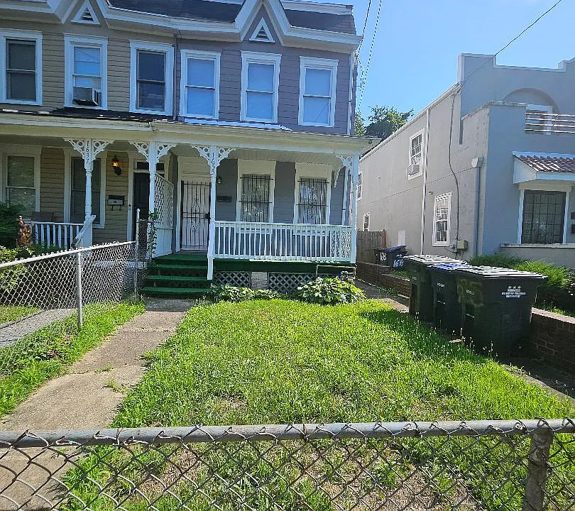 1635 U St SE