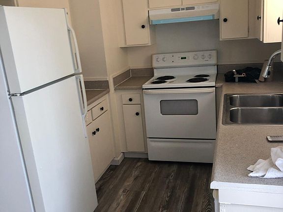 3rd image of 427 Acalanes Dr #17