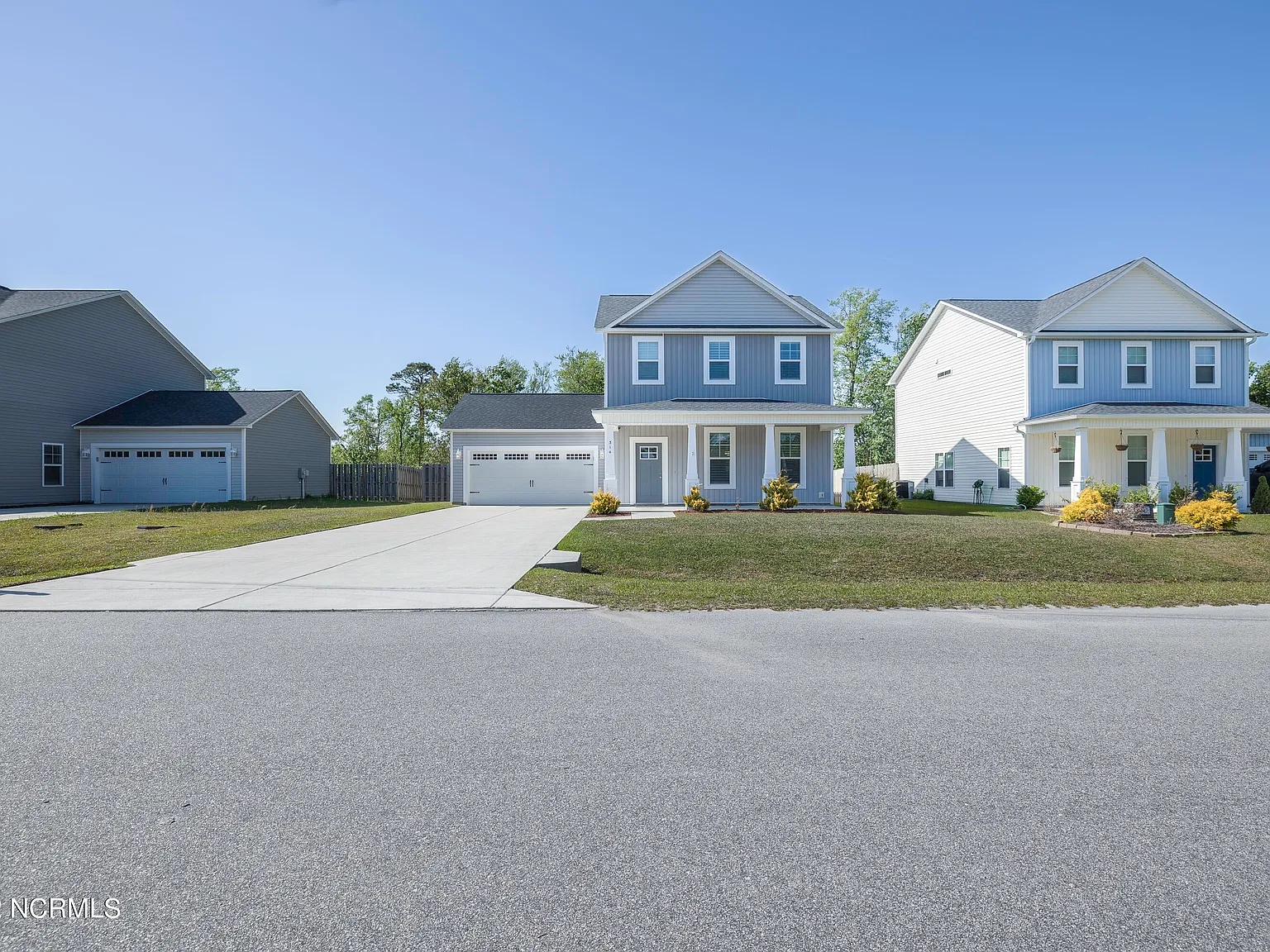 3 bed, 2.5 bath, 1754 sqft, $2,100 — Photo 3