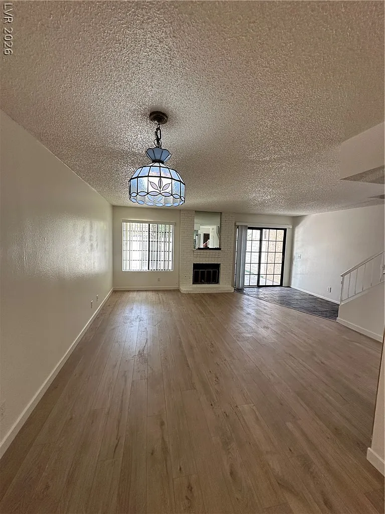 2 bed, 2.5 bath, 1299 sqft, $1,695 — Photo 3