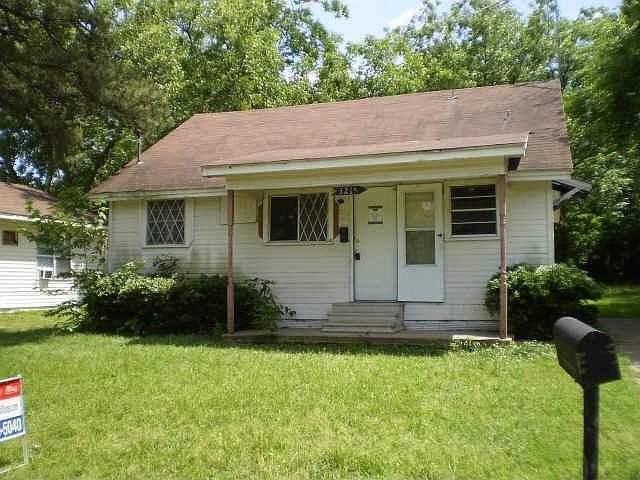 1st image of 321 Beckham St W