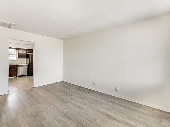 4th image of 2844 Vista Ln