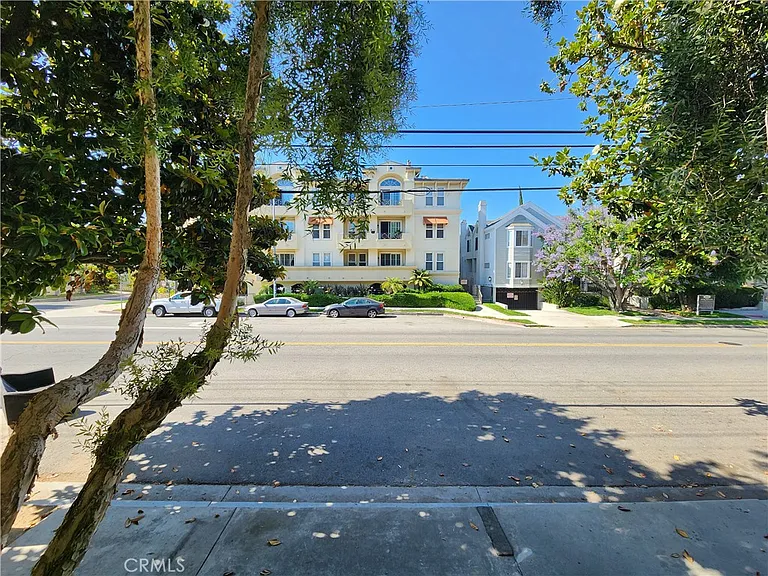 10630 Moorpark St #104 — Photo 2