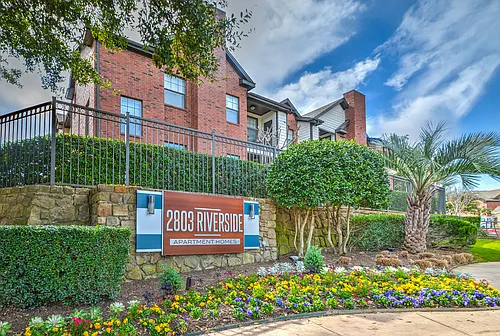 2803 Riverside Photo 1