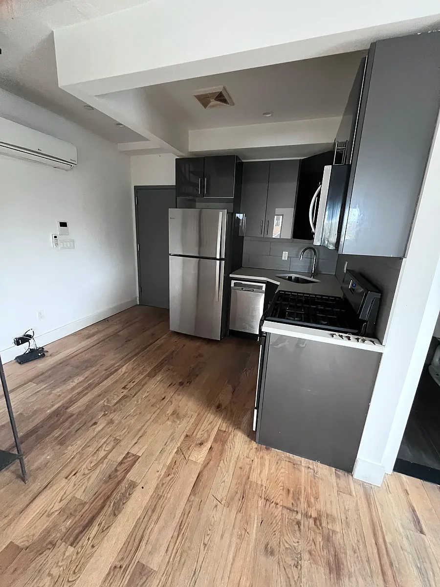 Building Photo - 1471 Nostrand Ave #4BE