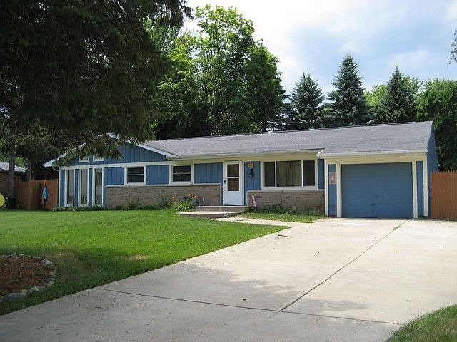 1st image of 41 Woodbine Ln