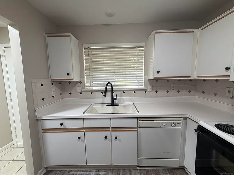44411 Sunnyside Dr — Photo 9