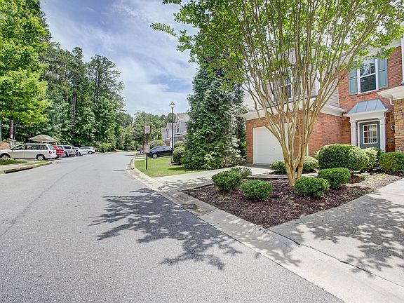 2nd image of 127 Finsbury Ln