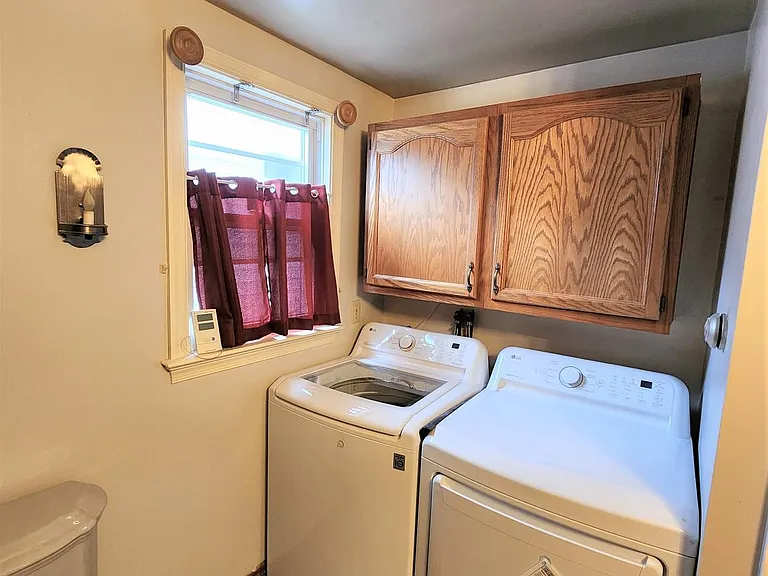 24 Reading Ave — Photo 12