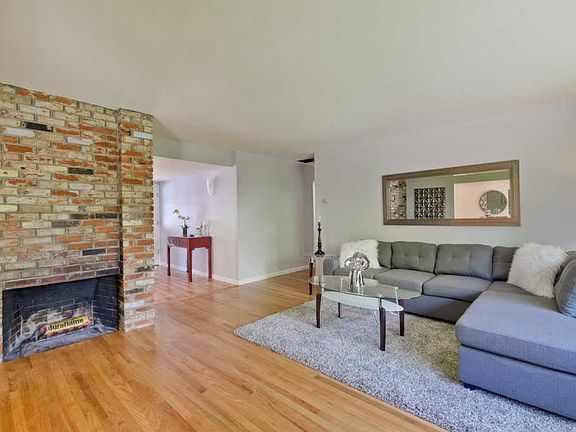 3rd image of 850 W Remington Dr