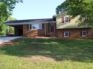 1404 Old Spencer Mountain Rd, Dallas, NC 28034