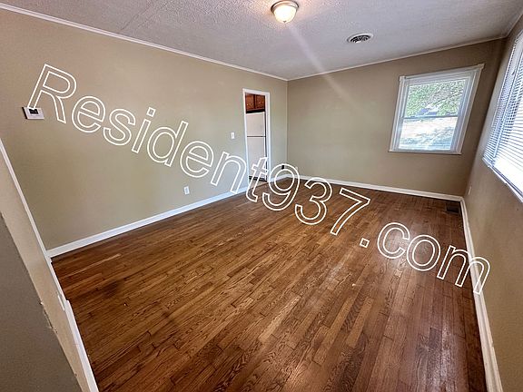 3rd image of 837 Williams St