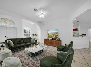 707 SW 4th Ct, Cape Coral, FL 33991