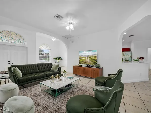 707 SW 4th Ct, Cape Coral, FL 33991