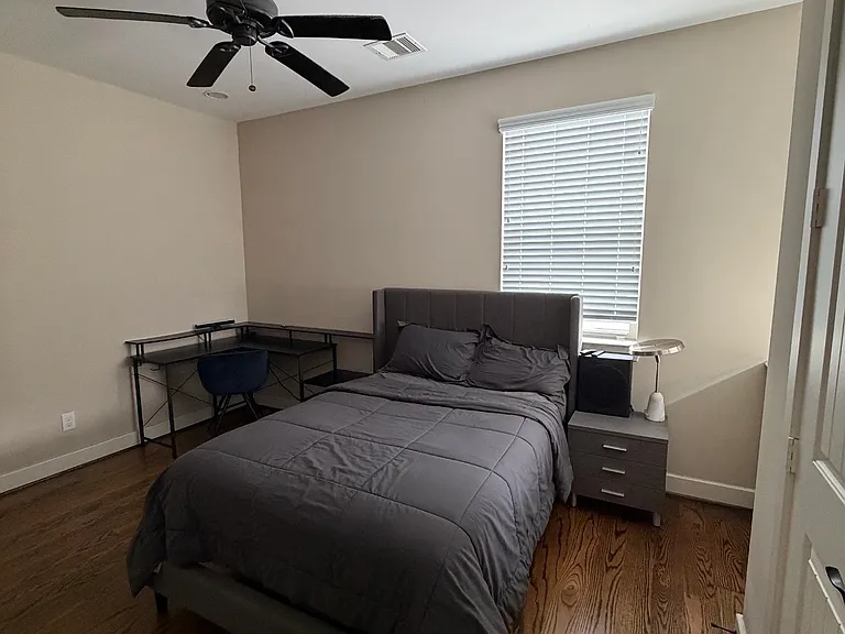 2441 Charleston St #B — Photo 6