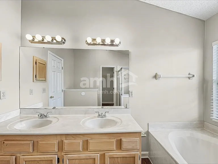 1819 Harbor Island Dr — Photo 11