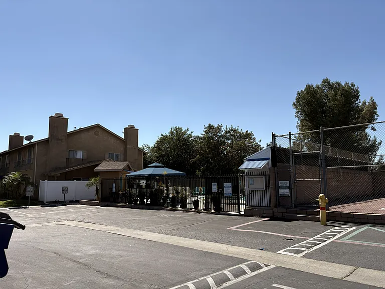 904 S Mountain Ave #B — Photo 17