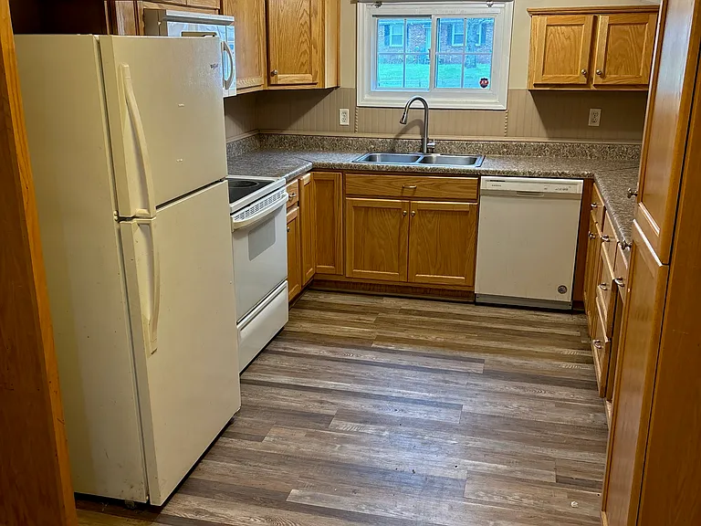 206 Wesley St — Photo 4