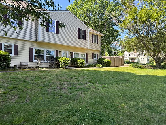 3rd image of 28 Crestview Dr #Lhs