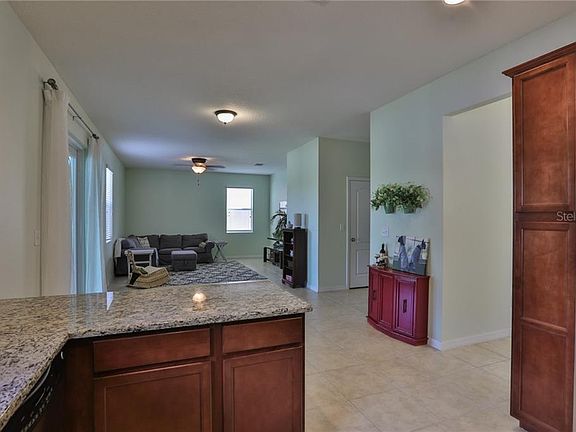 5th image of 302 Corbett Bluff Dr