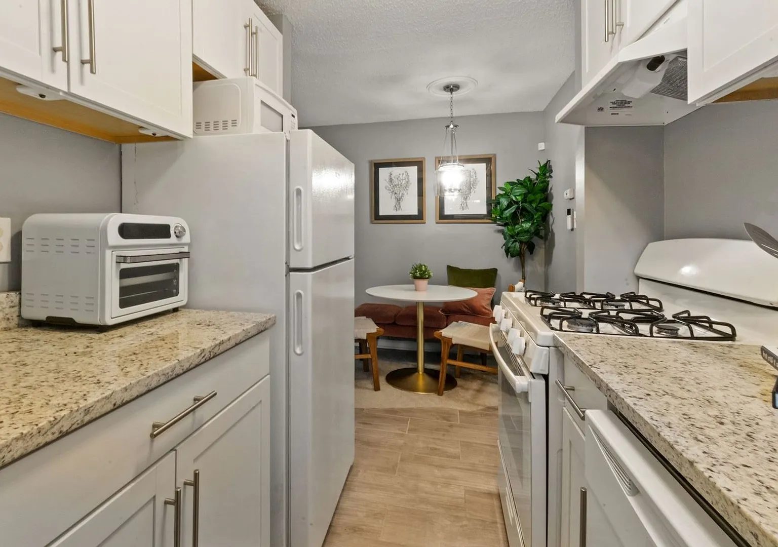 Plug and Play Luxury Condo Next to the Metro: Parking & Utilities Included — Photo 2