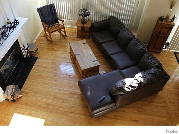 4th image of 8231 Saint Johns Dr
