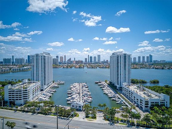 3rd image of 17301 Biscayne Blvd APT 1909