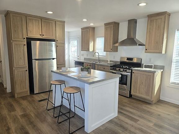 2nd image of 2038 Palm St Space 43