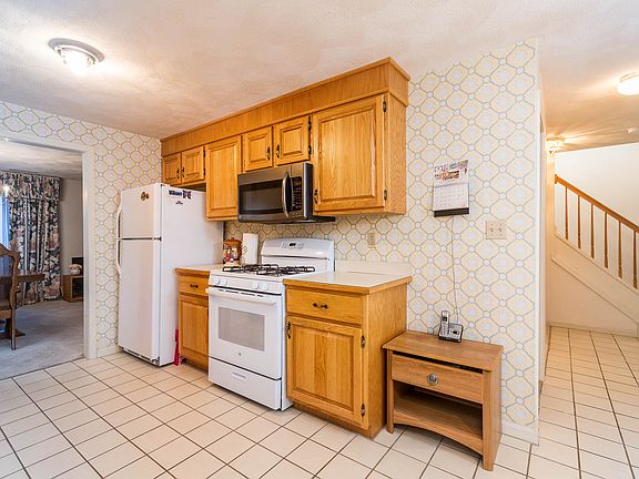 2nd image of 70 Brickett Hill Cir