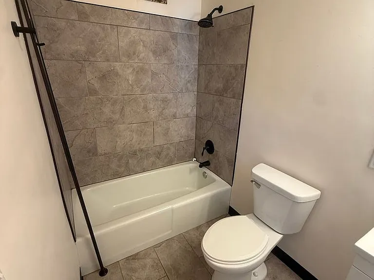239 S Jefferson St 2 — Photo 17