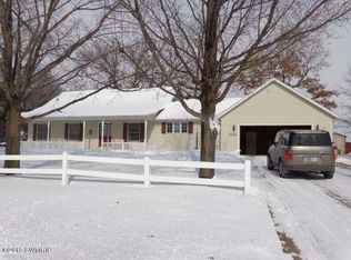60500 Woodland Dr, Dowagiac, MI 49047