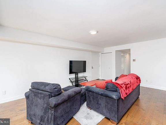 4th image of 20 Monroe St APT 301