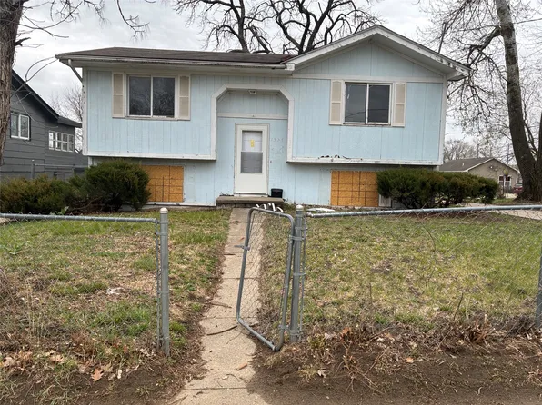 1305 Stewart St, Des Moines, IA 50316