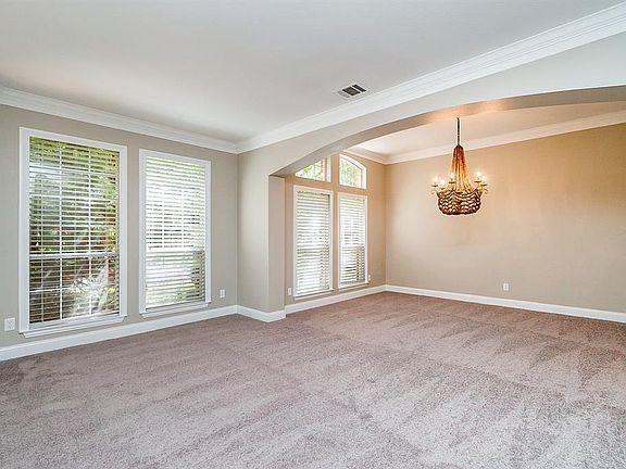 3rd image of 2820 Mayfair Ln