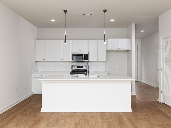 5th image of 600 E Trinity Ln #301
