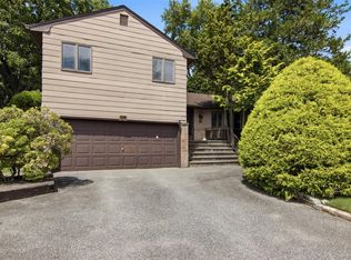 15 Beacon Drive, Port Washington, NY 11050