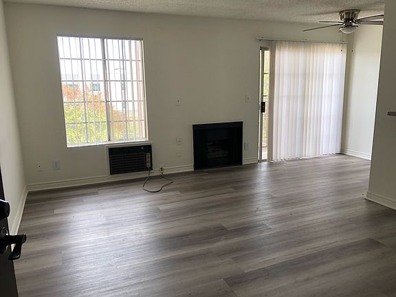 2nd image of 1620 Venice Blvd #308