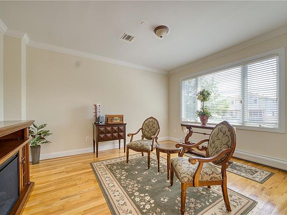 5th image of 83 Jumel St