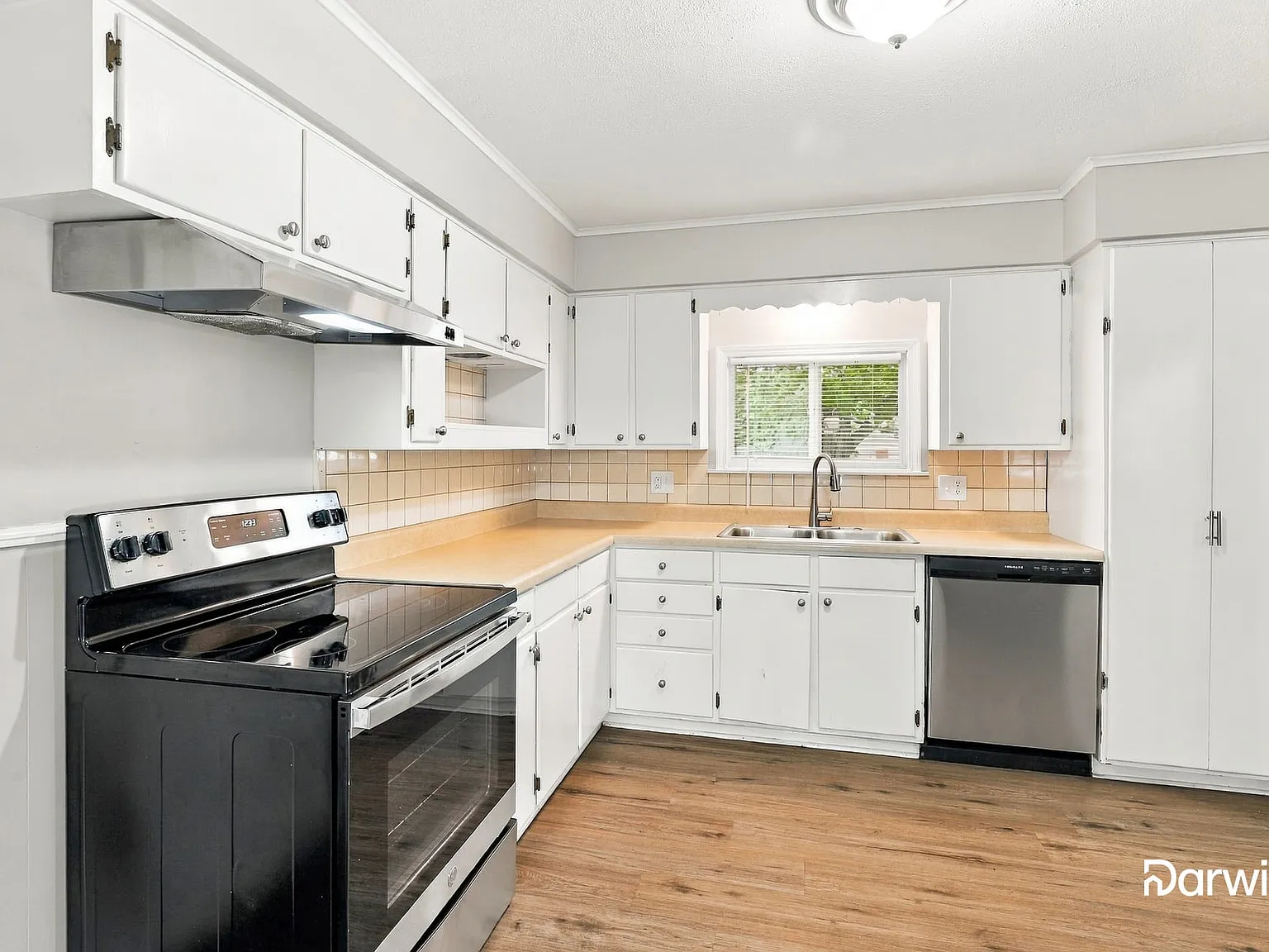 3 bed, 2.0 bath, 1948 sqft, $1,620 — Photo 3