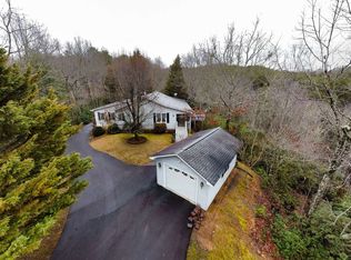 202 Turkey Trl, Warne, NC 28909