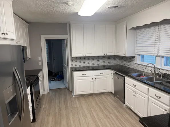 134 N Chestnut St, Prattville, AL 36067