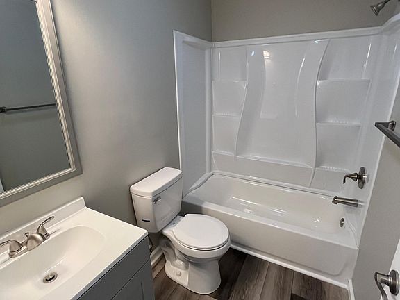 5th image of 120 Burgundy Dr