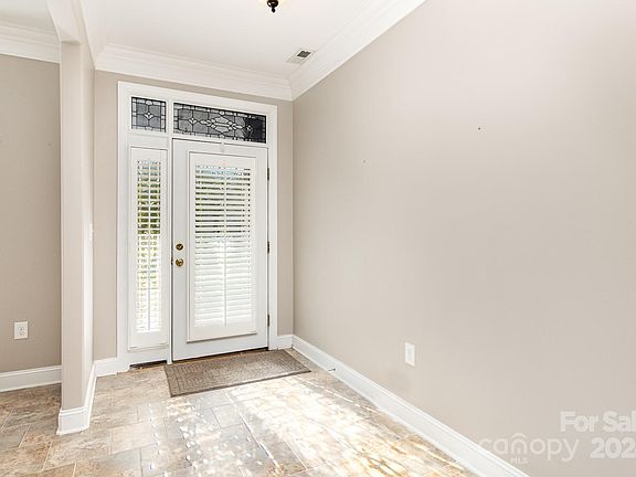 5th image of 812 Shillington Ln