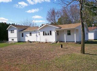 N10909 Schweitzer Rd, Clintonville, WI 54929