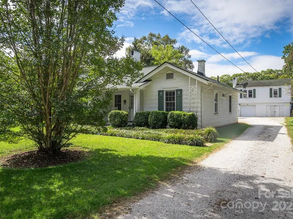 305 1/2 N Dougherty St, Black Mountain, NC 28711