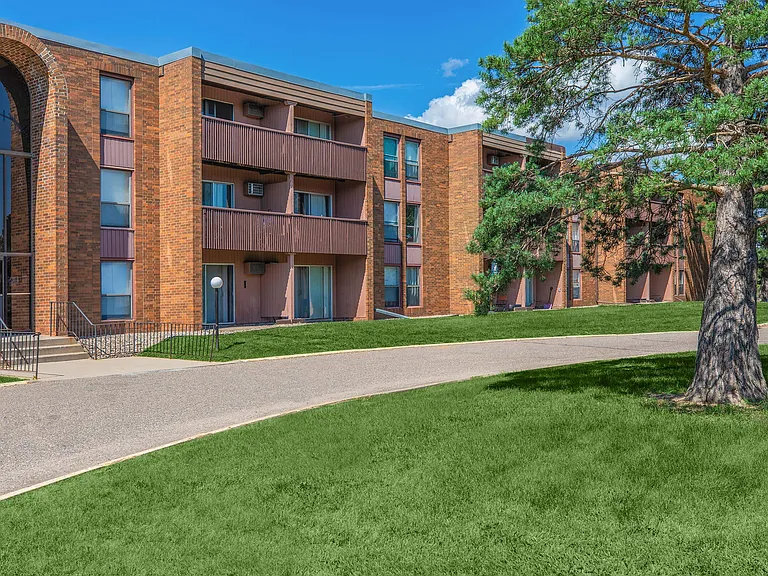 Holiday Acres Apartments — Photo 11