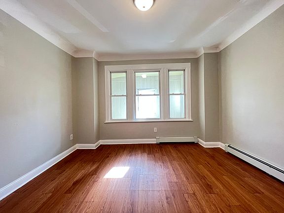 3rd image of 18 Clifford St #2